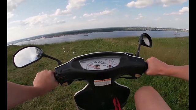 Катаем на скутере honda dio 35, школьники на скутере) смотреть онлайн