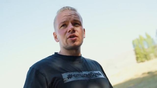 ЖАРИМ И ПРОБУЕМ ДИКИХ КУЗНЕЧИКОВ смотреть онлайн