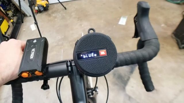JBL Wind 2 FM Bluetooth Handlebar Speaker смотреть онлайн
