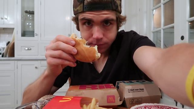 THE MONSTER HALLOWEEN CHEAT DAY MOVIE︱MAGIC MIKEY! смотреть онлайн