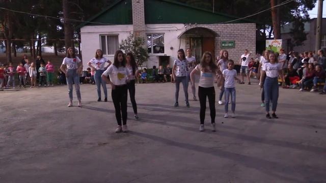 Выступает 2й отряд открытие первой смены 2018 в лагере Орлёнок смотреть онлайн