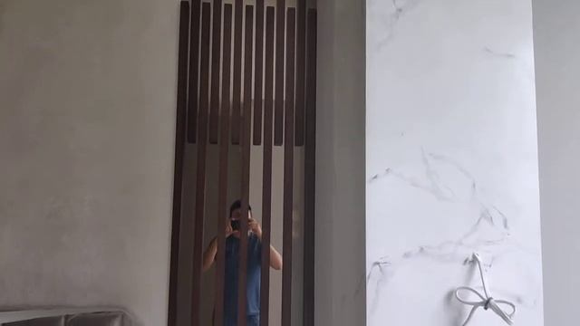 Эффектный декор для спальни. Декоративное панно из массива с зеркалом. смотреть онлайн