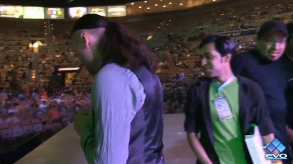 Random sneaks on stage, wants to play the EVO champion (EVO 2016)