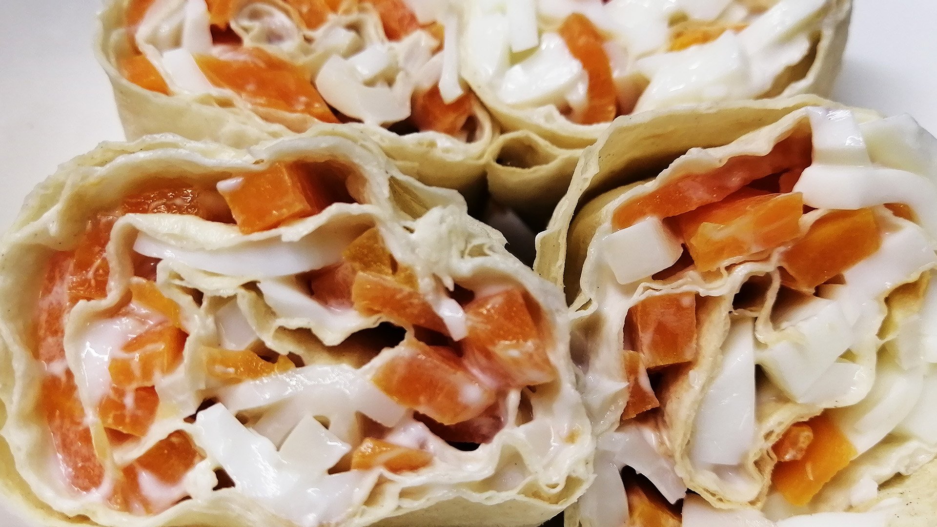 РУЛЕТЫ ИЗ ЛАВАША с кальмарами и морковью смотреть онлайн