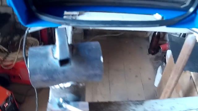 Приварка профильной трубы к круглой трубе.mp4 смотреть онлайн