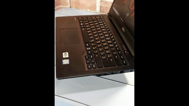 FUJITSU LIFEBOOK U748