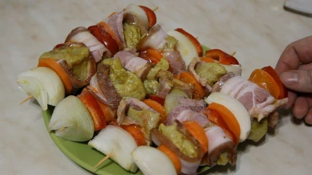 Куриный шашлык на сковородке / Новогодние рецепты смотреть онлайн