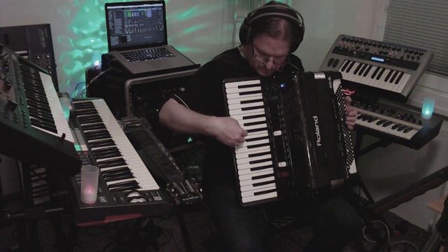 Loomeer - Brain Silencer 01 - version 2 with Accordion [electronic music improvisation] смотреть онлайн