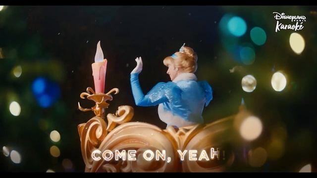 'Shine A Light' Karaoke Sing Along - Mickey et sa Parade Étincelante de Noël - Disneyland Paris смотреть онлайн