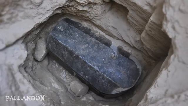 Esto es lo que Contenía el Sarcófago de 2000 años Descubierto en Alejandría смотреть онлайн