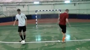 урок 1 «Остановка мяча подошвой»