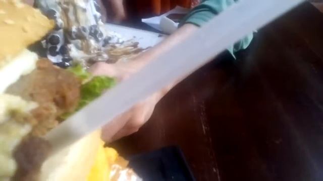 Мы в кафе едим огромные супер десерты смотреть онлайн