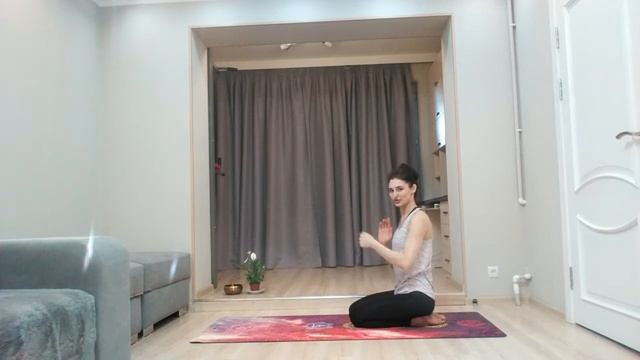 Йога в Ташкенте - Чандра Намаскар (Приветствие Луне ) - вариант 2 смотреть онлайн