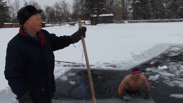 Незамерзающая прорубь. Подготовка проруби к Крещенским купаниям смотреть онлайн