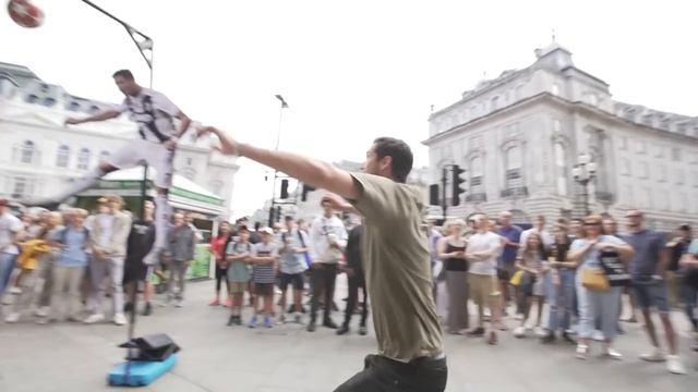 CRISTIANO RONALDO HEADER CHALLENGE!? *IN PUBLIC* | Billy Wingrove & Jeremy Lynch смотреть онлайн