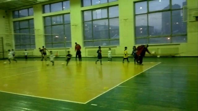 Тренировка юных футболистов 6-7 лет смотреть онлайн
