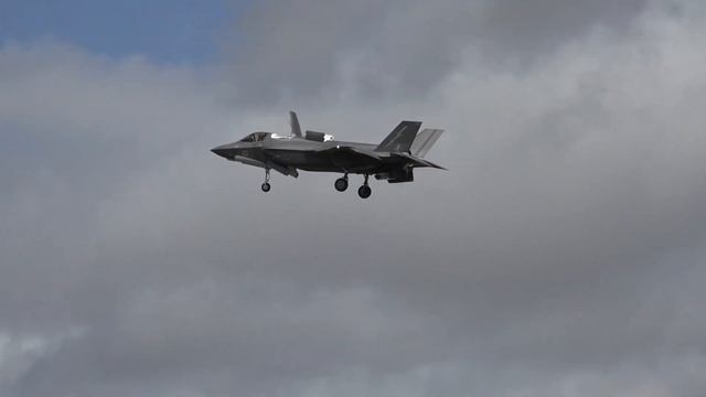 Harrier Jump Jet & F-35B Lightning - RIAT 2023 [4K] смотреть онлайн