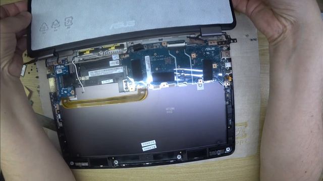 ASUS ZenBook Flip. Разбор. Часть 1. смотреть онлайн