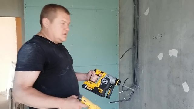 Аккумуляторные перфораторы DEWALT DCH133 и DEWALT DCH273. Какой лучше?