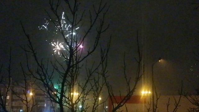 Салют 2022. Новогодний салют 2022. Новый год салют 2022. Россия, Новый год. Канал Тутси Влог. смотреть онлайн