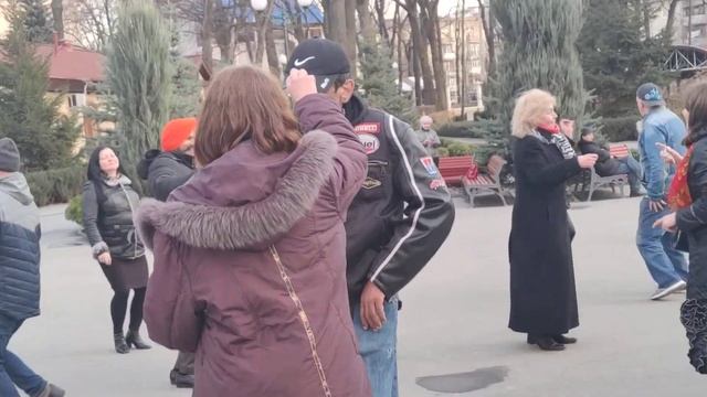 Седая ночь Танцы в парке Горького Апрель 2021 Харьков смотреть онлайн