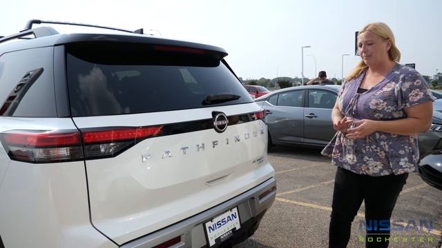 2022 Nissan Pathfinder Platinum | Walkaround with Liz