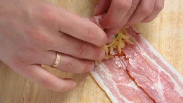 РУЛЕТИКИ ИЗ БЕКОНА С СЫРОМ И ЯЙЦОМ | ОЧЕНЬ ПРОСТОЙ РЕЦЕПТ смотреть онлайн