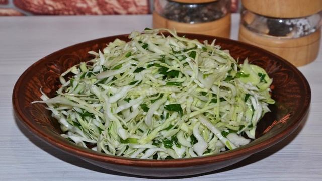КАК ПРИГОТОВИТЬ КАПУСТУ С УКСУСОМ И МАСЛОМ? Легкий и вкусный капустный салат из молодой капусты смотреть онлайн