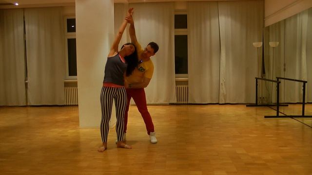 Zouk dance lessons. Intermediate. 22.02.15. Head movements: titanic, boneca, bumerangue and prison смотреть онлайн