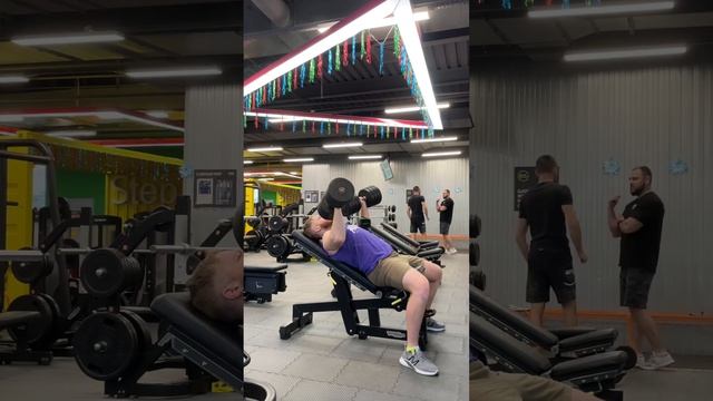Жим лежа на наклонной скамье 30градусов! Гантели по 46кг!! смотреть онлайн