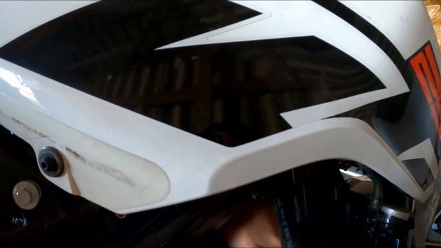 ЗАМЕНА СВЕЧИ НА KTM 125/250/390 DUKE смотреть онлайн