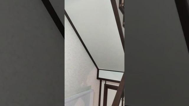Лестница из бука и обшивками металлического каркаса. смотреть онлайн