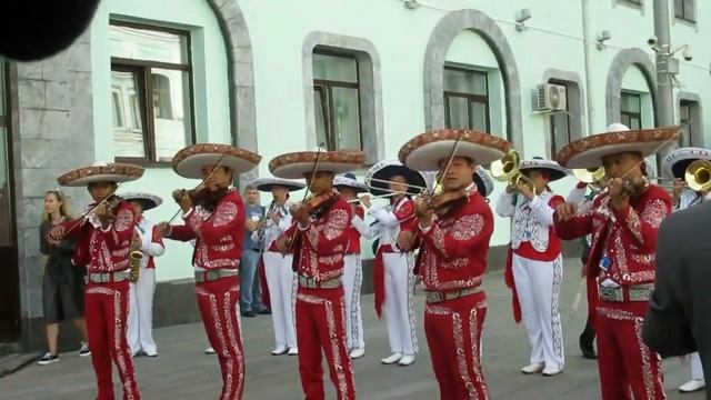 Мексиканский коллектив "БАНДА МОНУМЕНТАЛЬ" смотреть онлайн
