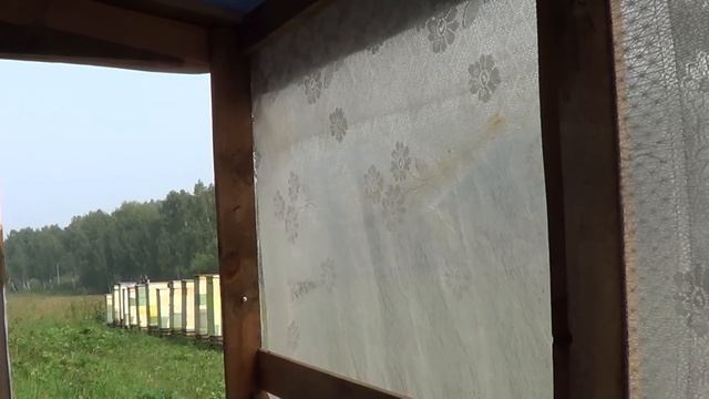 Шалаш на пасеке