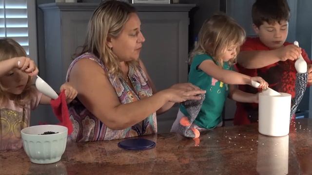 How to Make a Bean Bag with a Sock and Supplies at Home смотреть онлайн