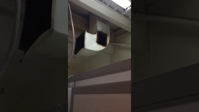 Монтаж вытяжки с кухонного зонта в кафе .часть3 смотреть онлайн