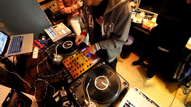 ANTON NEUMANN. Работа на студии с DJ Chell смотреть онлайн