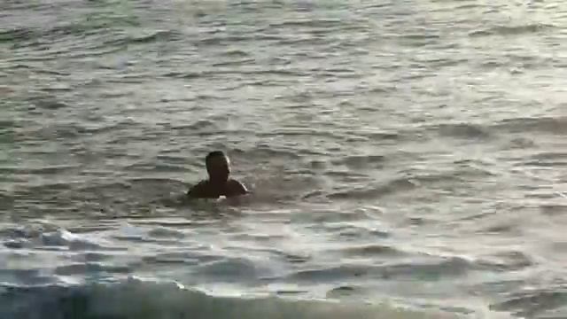 Лазаревское. Купание в шторм смотреть онлайн