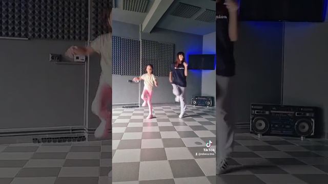 Meg & Dia - Monster | TkTok Shuffle Dance Challenge смотреть онлайн