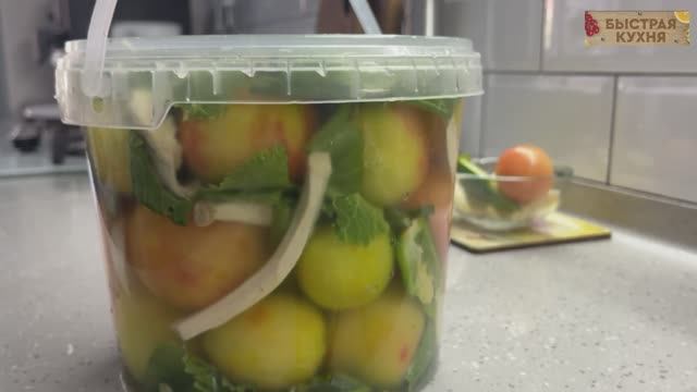 Помидоры с хреном и чесноком простым холодным способом. Полезная заготовка недозрелых томатов. смотреть онлайн