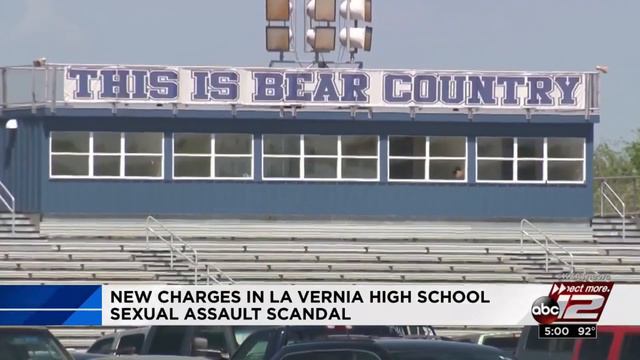 Indictments: Flashlight, shampoo bottle used in La Vernia HS sex assaults смотреть онлайн