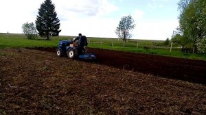 Мототрактор, фреза, Фрезерую землю минитрактором чувашпиллер переделал на гусиные лапы, русич, зубр