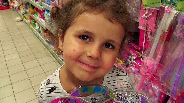 Милана учится пользоваться детской косметикой смотреть онлайн