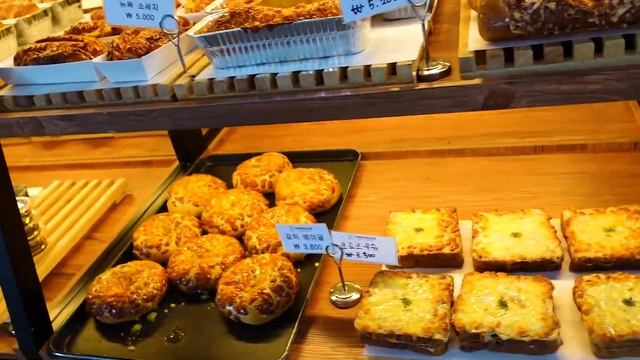 Влог: Кофейня в Южной Корее. Красивый дизайн и вкусные десерты. Vlog: Cafe in South Korea смотреть онлайн