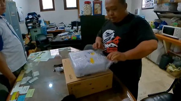 UNBOXING PROJECTOR EPSON EB W06