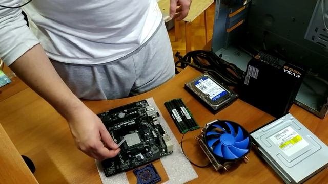 Сборка бюджетного офисного ПК для любых задач - интернета, фильмов и работы из новых комплектующих смотреть онлайн