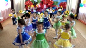 Детский танец: " Цветы и бабочки"