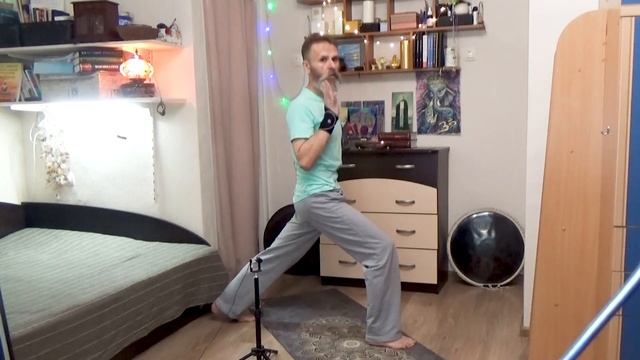 Как отстроить вирабхадрасану 1. Еще один способ. смотреть онлайн