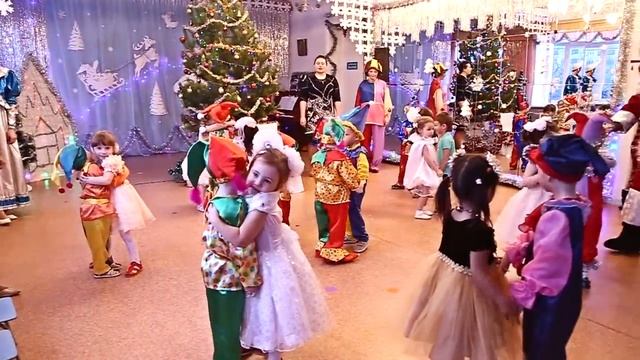 Новогодние утренники 2014 (Фотоагентство ZOOM) смотреть онлайн