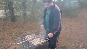 Как надо переворачивать шашлыки